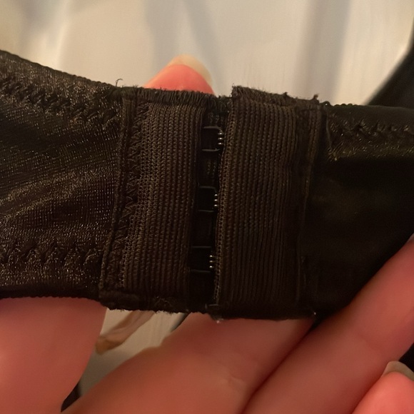 Bali #3258 Black 40D embroidered underwire bra EUC - Picture 6 of 7